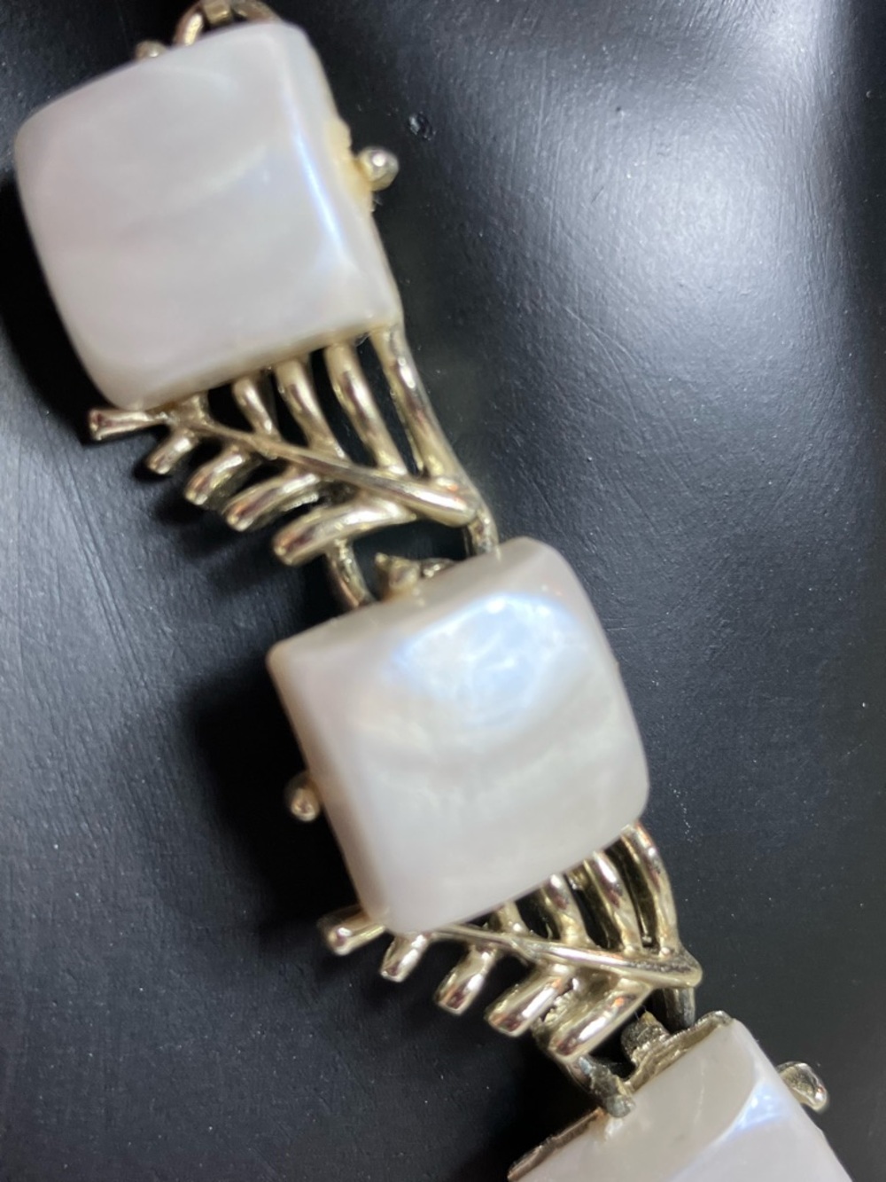 VTG Coro White iridescent Gold/ Silver tone Leaf Necklace & Earring Set - Picture 4 of 16